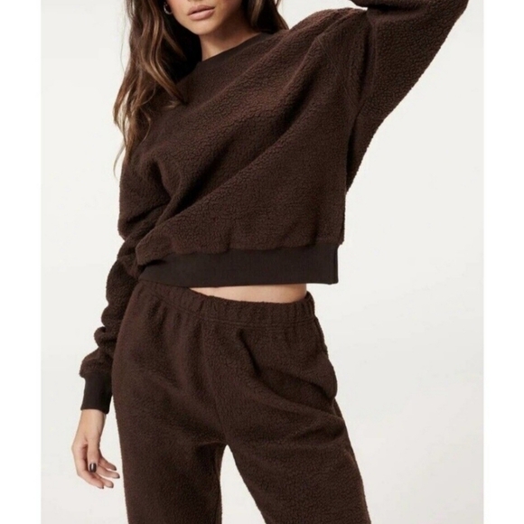 Good American Tops - Good American brown boyfriend sweatshirt